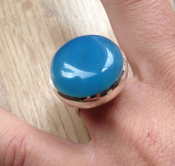 Zilveren ring met ronde blauwe Chalcedoon maat 17.3 mm